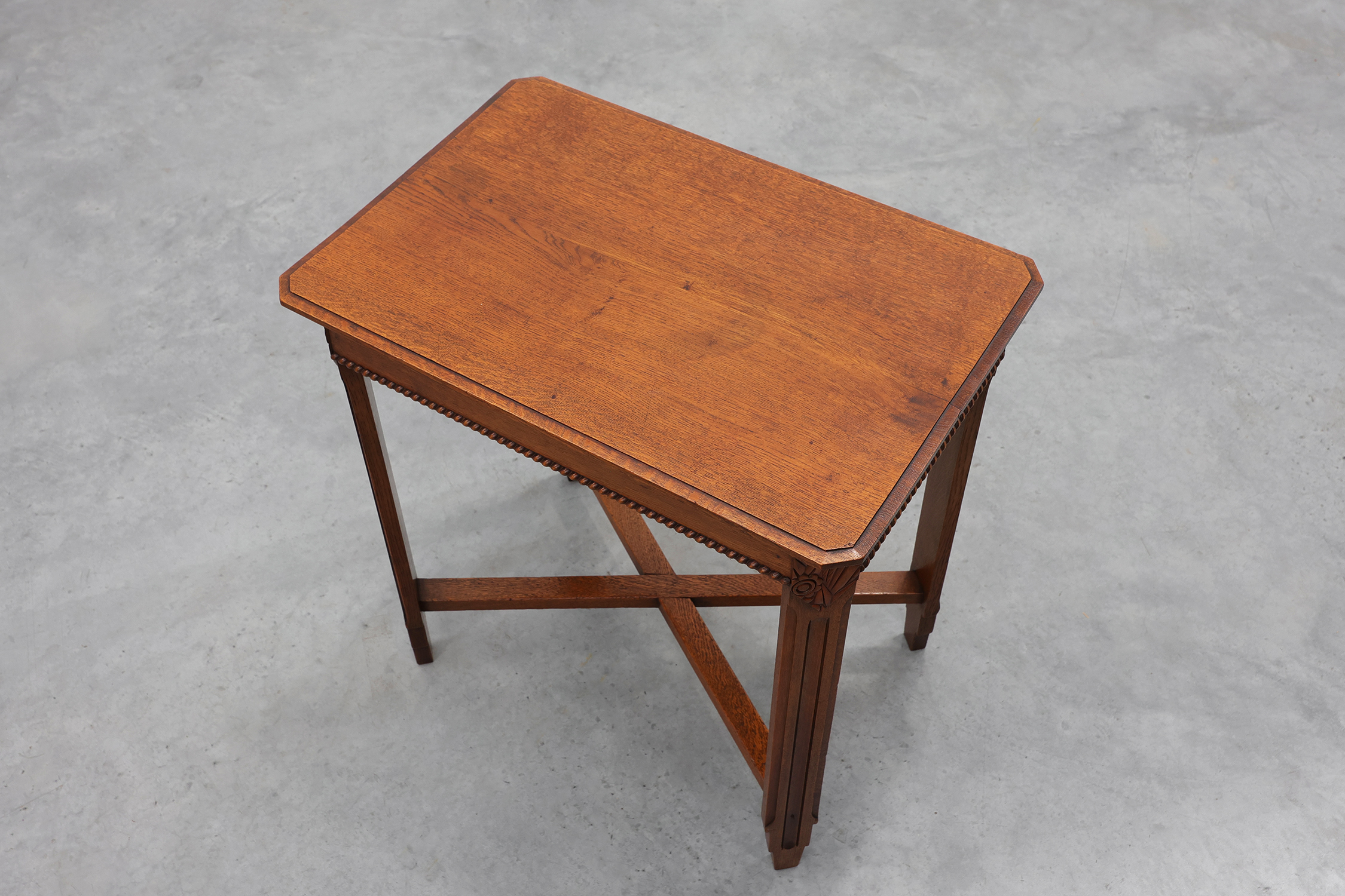 French Art Deco Side Table with Fluted Legs, Carved Frieze and X-Stretcher, 1920sthumbnail